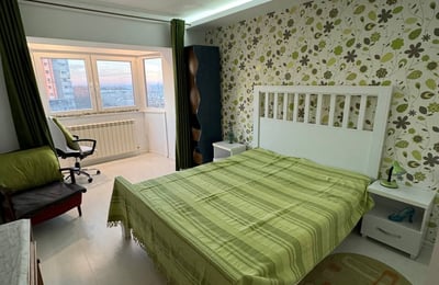 Rent of a furnished 3-room apartment, 80 m², with a sea view, Faleza Nord, Constanța, Romania